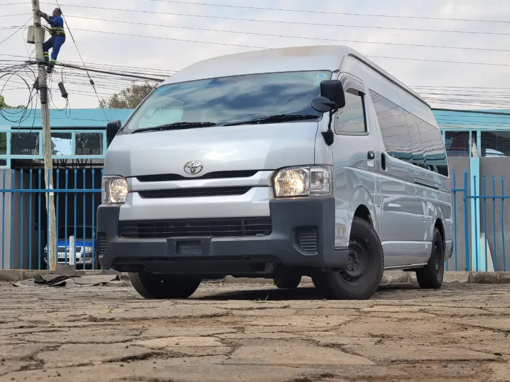 Toyota Hiace 9L