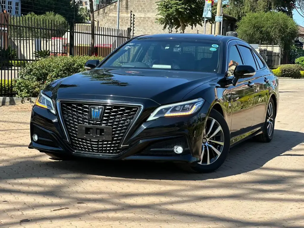 Toyota Crown: Blue & Black