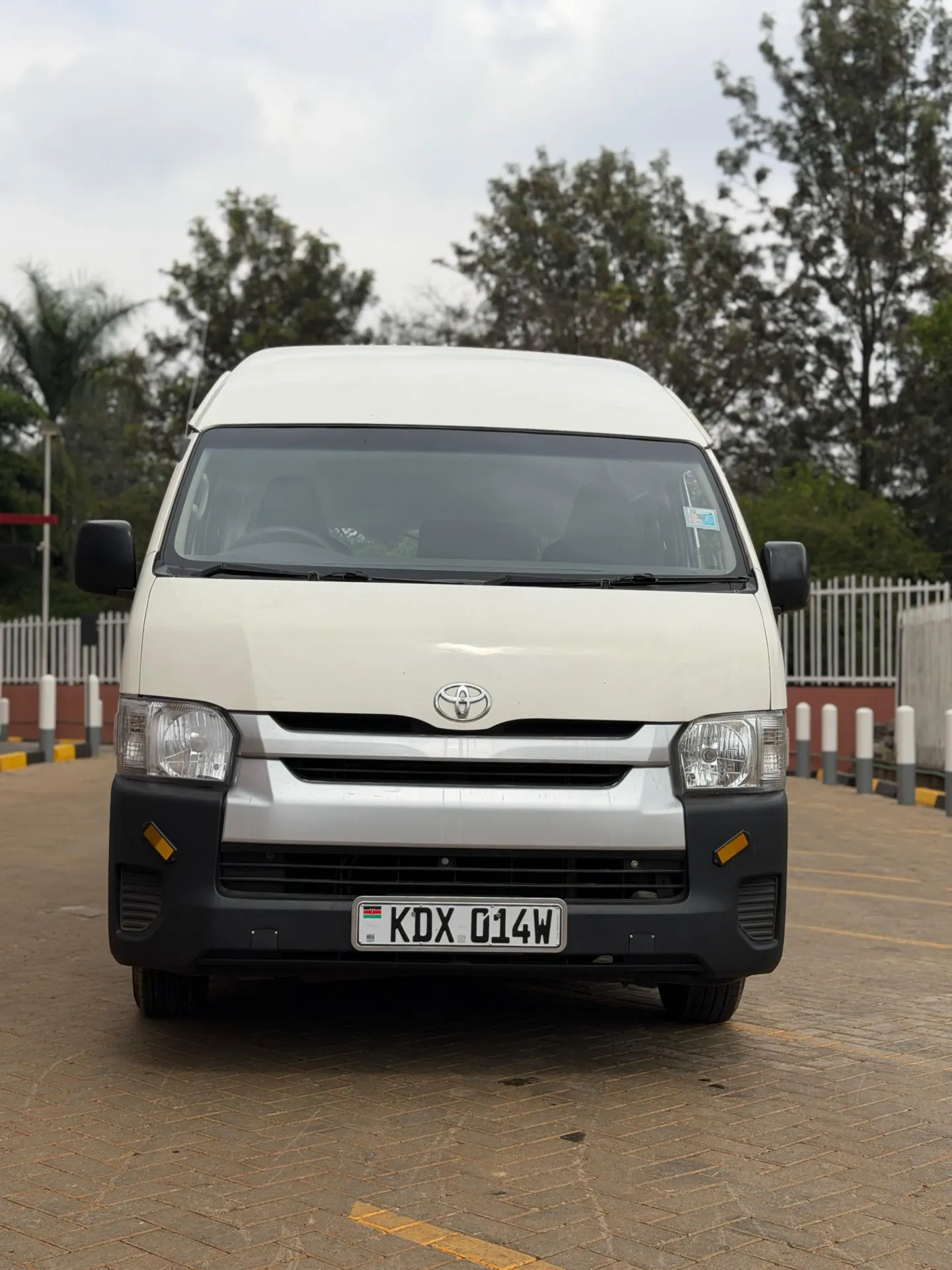 Toyota Hiace 9L