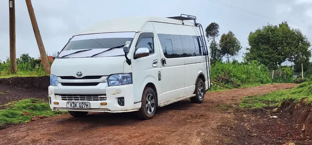 Toyota Hiace 9L
